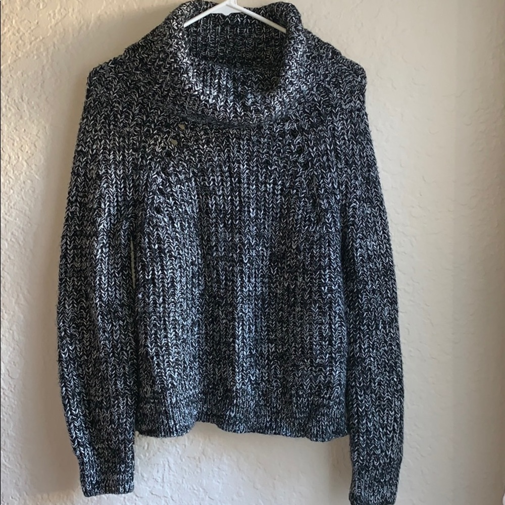 ADORABLE KNIT SWEATER